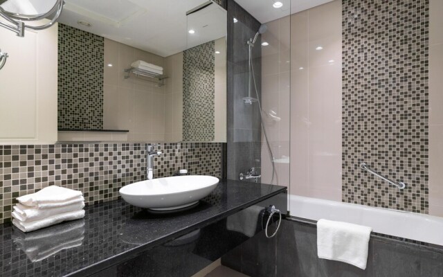 SuperHost- Stunning Burj View 2BR in Downtown Dubai