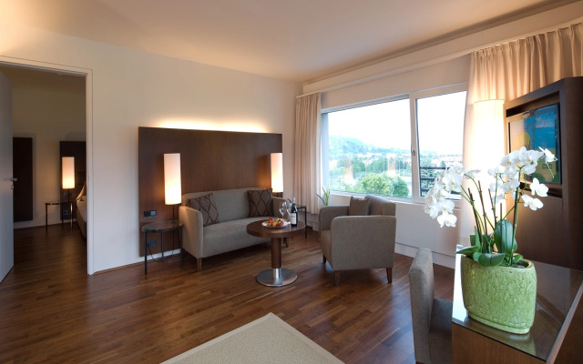 Penz Hotel West