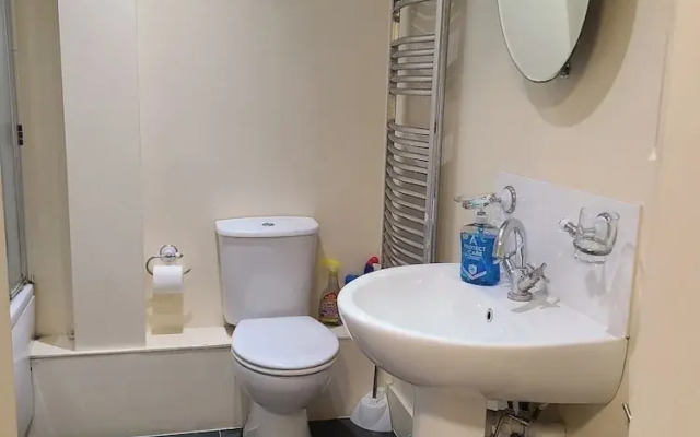 1br&sofabed-sleeps4-parking-central