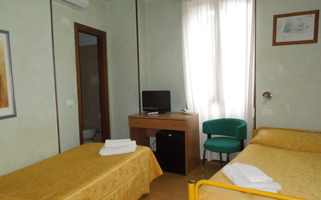 Bike Hotel Touring Gardone Riviera & Wellness