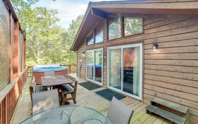 Private Hot Tub & Game Room: Cleveland Getaway