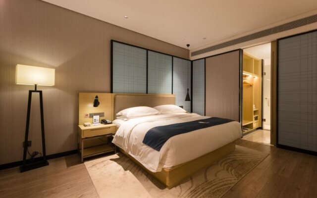 Echarm Hotel (Nanning Jiangnan Wanda Plaza Baisha Avenue)