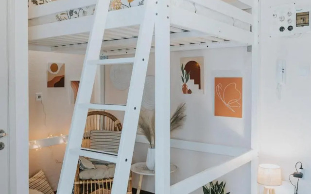 Bohemian Loft With View!
