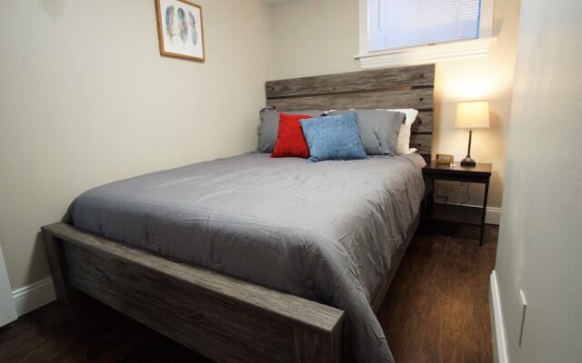 Charming Bungalow Next to UNC - Free Cruiser Bikes!