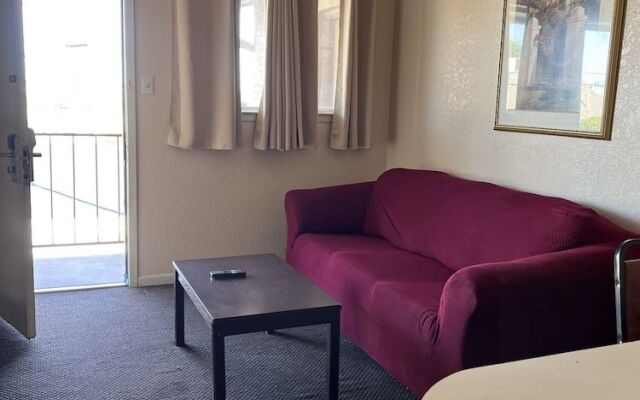 Hallmark Inn and Suites