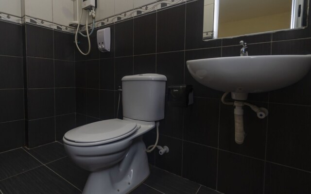 OYO 653 Green World Hotel