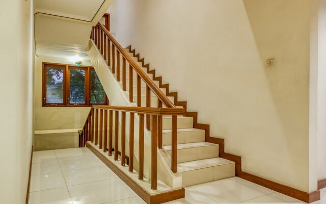 RedDoorz Plus near Dharmawangsa Square