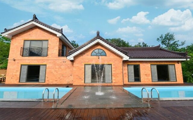 Sancheong Skylight Lake Pension