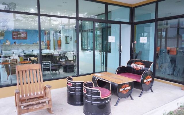 C2U Hotel Uthai Thani - Adults Only