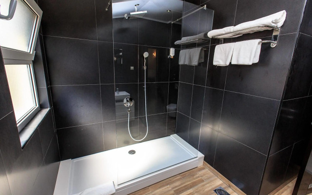 Lucic Rooms & Suites