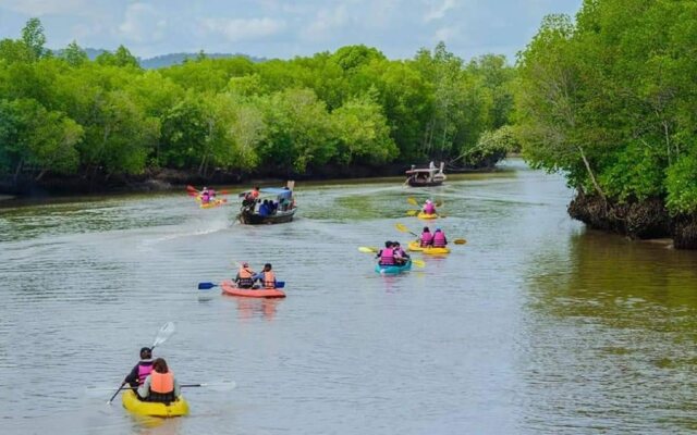 Lanta Hostel - Adults Only