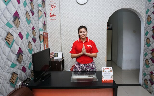 OYO 111 Grand Palace Resident