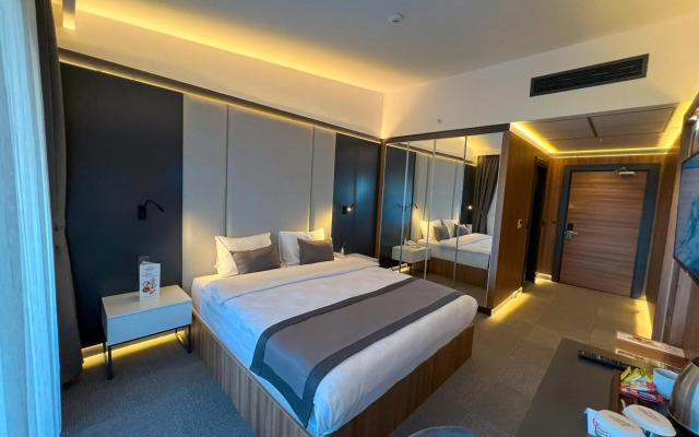 Sera Lake Center Hotel