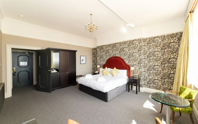 Queens Hotel