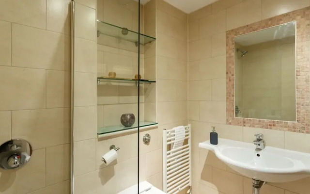 Starboard - Spacious Two-bedroom Apartment