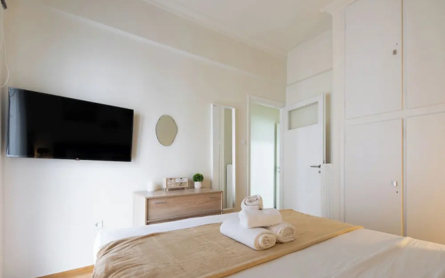 Zephyr 3-Bedroom Apartment in Athens