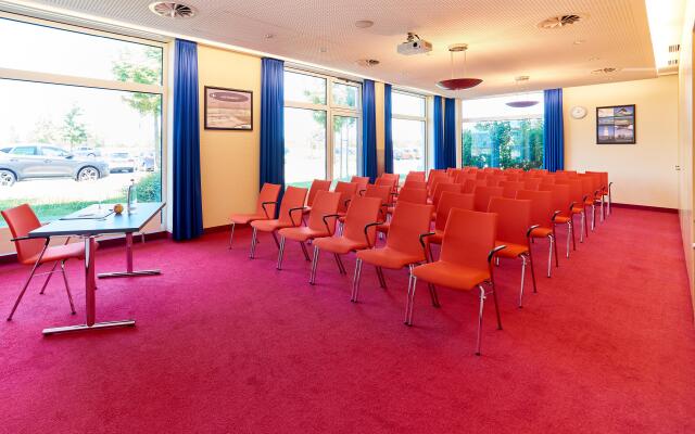 Holiday Inn Berlin Airport - Conference Centre by IHG