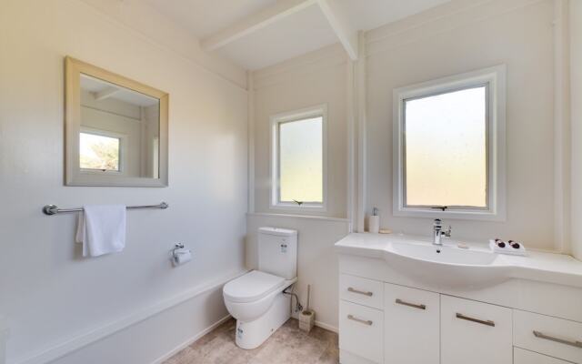 Awesome 3 bed Rotorua Lake House