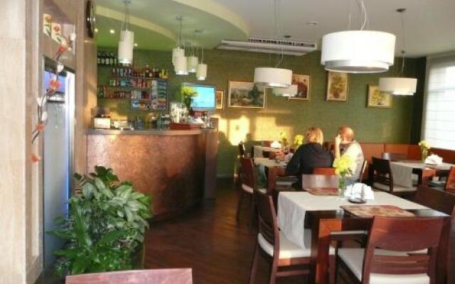 Restauracja Oaza Pokoje Goscinne