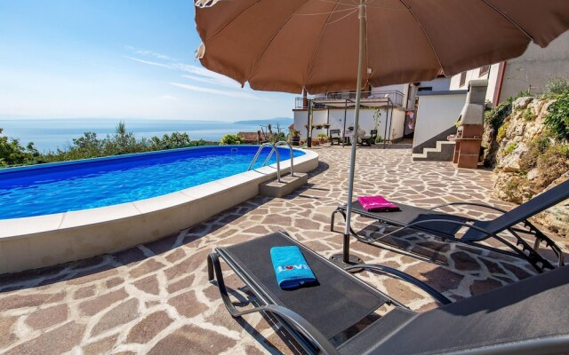 Amazing Apartment in Icici With Wifi and 2 Bedrooms