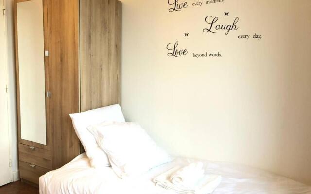 02 Bedrooms-Paris-Disneyland-WiFi- Parking-RER A