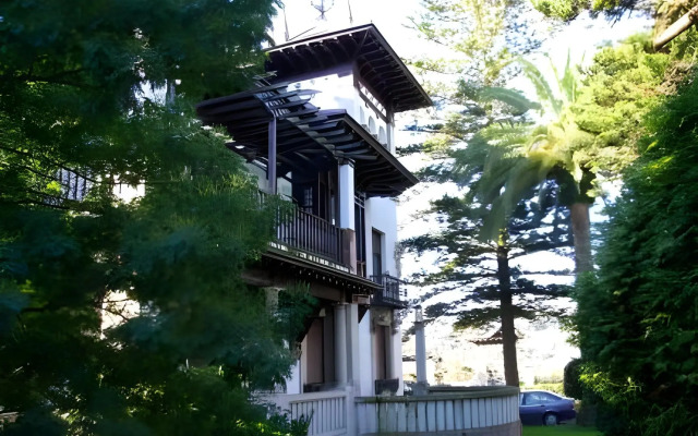 Palacio Arias and Hotel y Apartamentos Arias