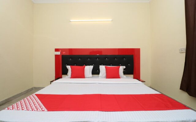 Oyo 28325 Dhillon Residency