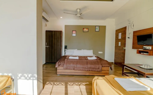 White House Beach Resort