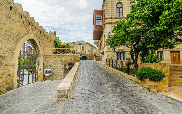 Old City 3 Room Lux Home