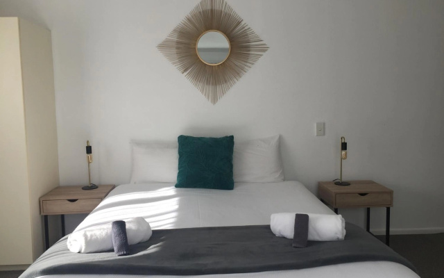 Fairway Motel and Apartments – Guest Rooms – Wanaka