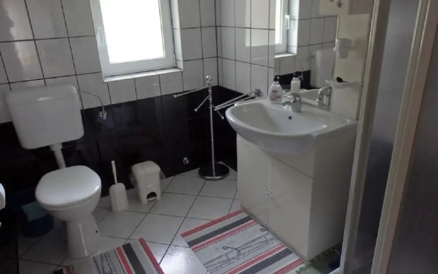 Suzy - 80m From the sea - A2 Četvorka