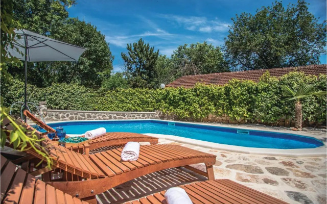 Three-Bedroom Holiday Home in Imotski