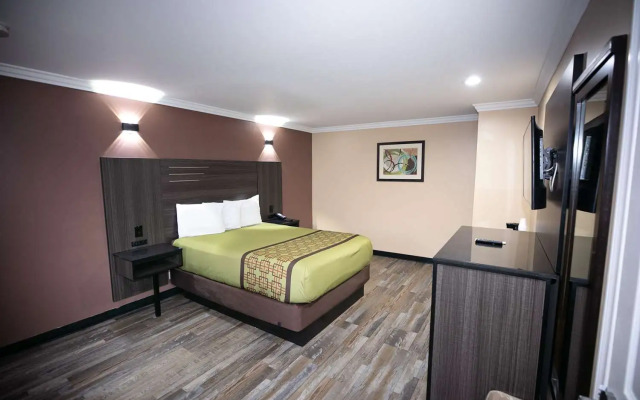 Rodeway Inn & Suites