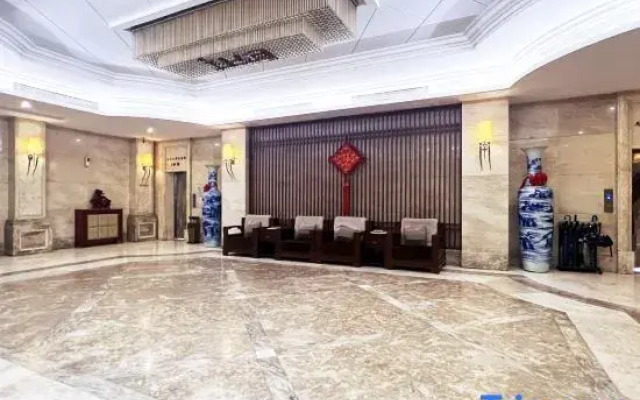 Tianshang Renjian Hotel (Yueyang Food Street)