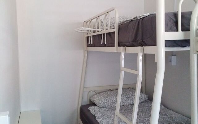 LVIA Guesthouse - Hostel