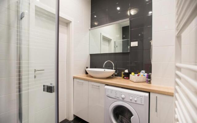 Apartment Center Four stars