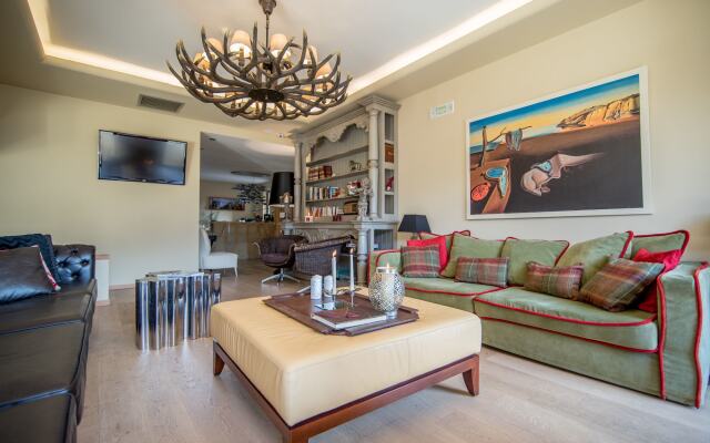 Forest Suites Boutique Hotel