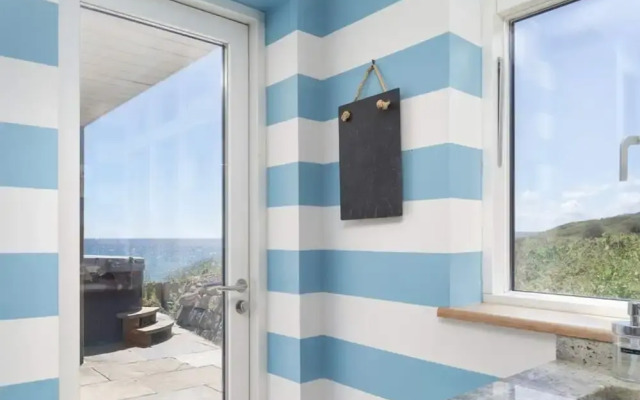 Private Cliff top Retreat by Perranuthnoe Beach