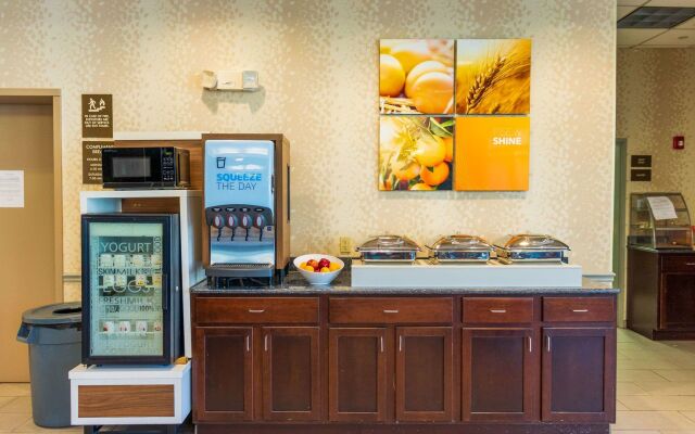 Comfort Inn & Suites Plainville-Foxboro