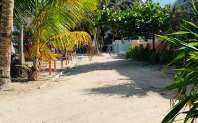 Popeyes Beach Hostel Caye Caulker