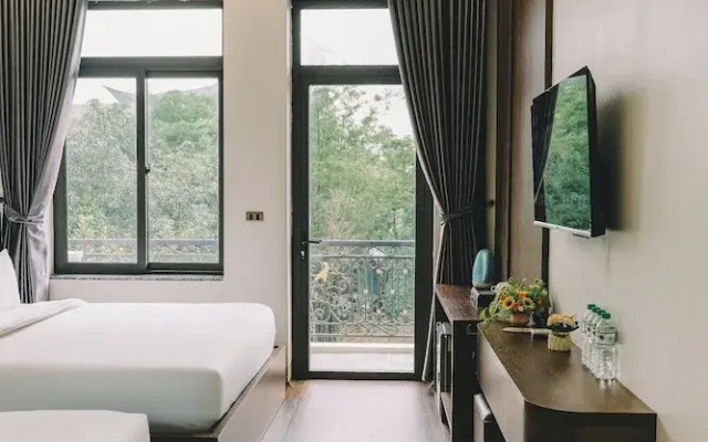 Tam Coc Harbor View Hotel & Travel