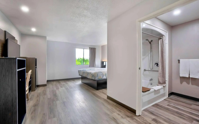 Motel 6 Benbrook, TX - Fort Worth