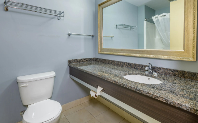 Quality Inn & Suites, Victoriaville,  QC
