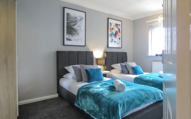 Tudors eSuites Birmingham City Centre House Private Garden