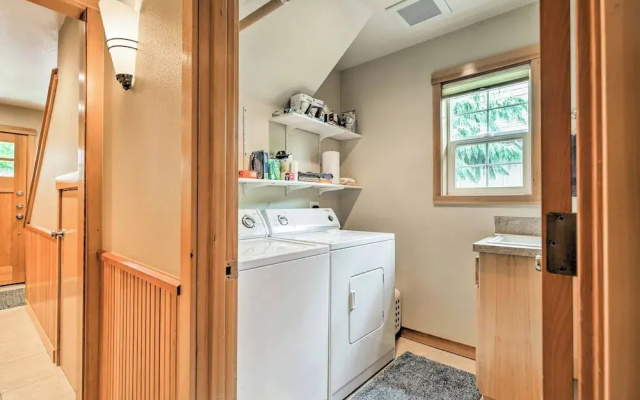 Spacious Family Townhome: Walk to Beach & Downtown