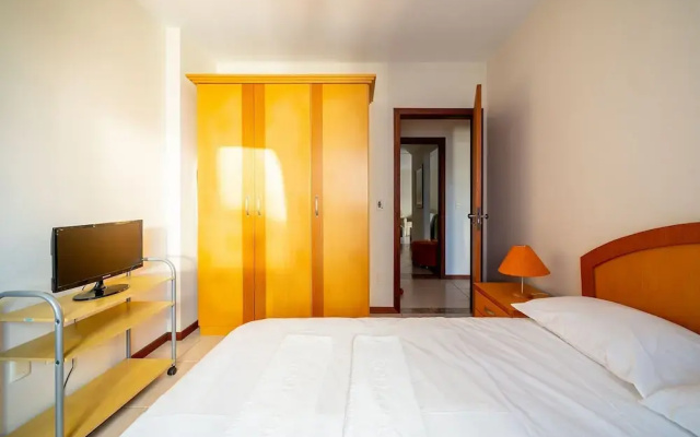 Sea View Apartm. 130m From the Beach in BC Esa901