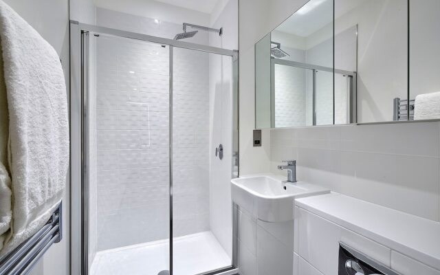 Platform Apartments by ESA