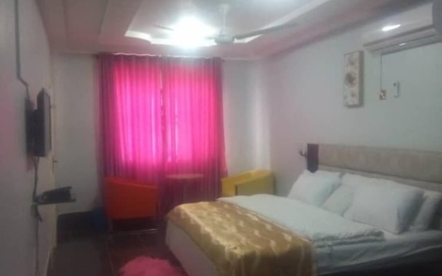 Ama Serwaa Lodge