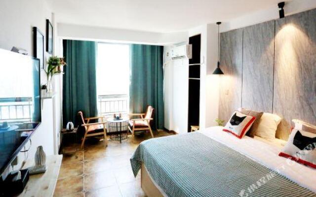 Wiseman Travel Theme Hotel