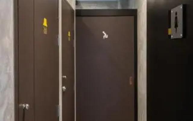 LOBSUEK Hostel หลบศึก โฮสเทล